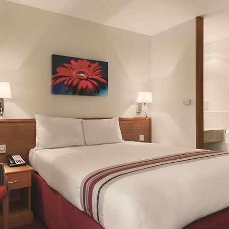 Ramada By Wyndham Cambridge Hotel Fen Drayton Luaran gambar