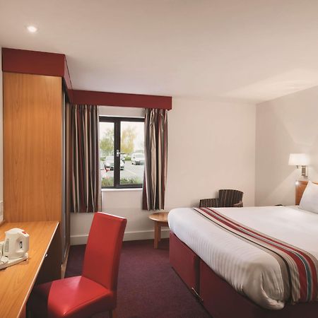 Ramada By Wyndham Cambridge Hotel Fen Drayton Luaran gambar