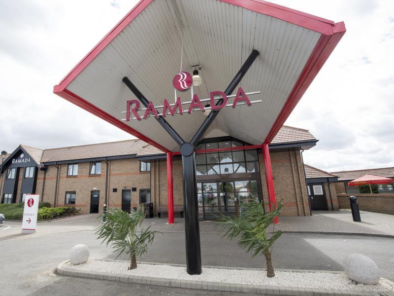 Ramada By Wyndham Cambridge Hotel Fen Drayton Luaran gambar