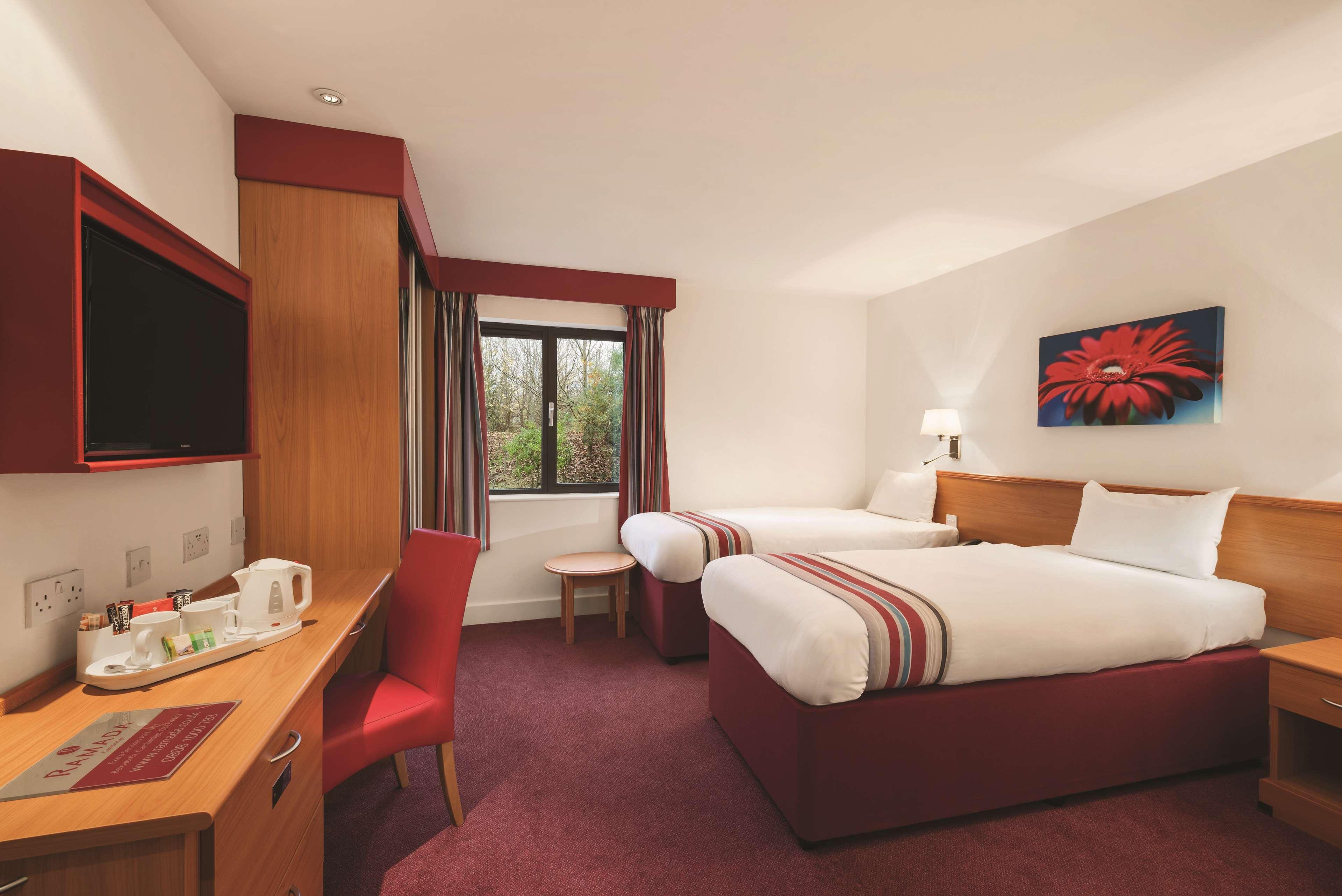 Ramada By Wyndham Cambridge Hotel Fen Drayton Luaran gambar