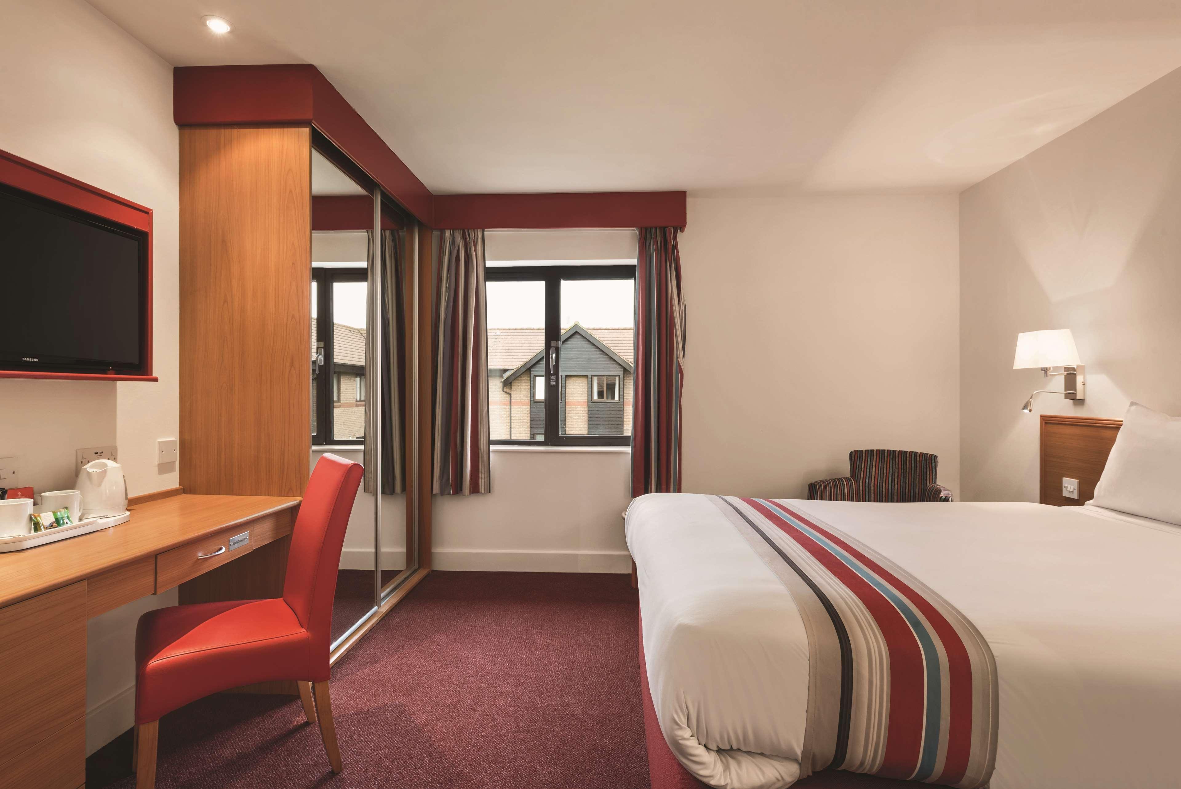 Ramada By Wyndham Cambridge Hotel Fen Drayton Luaran gambar