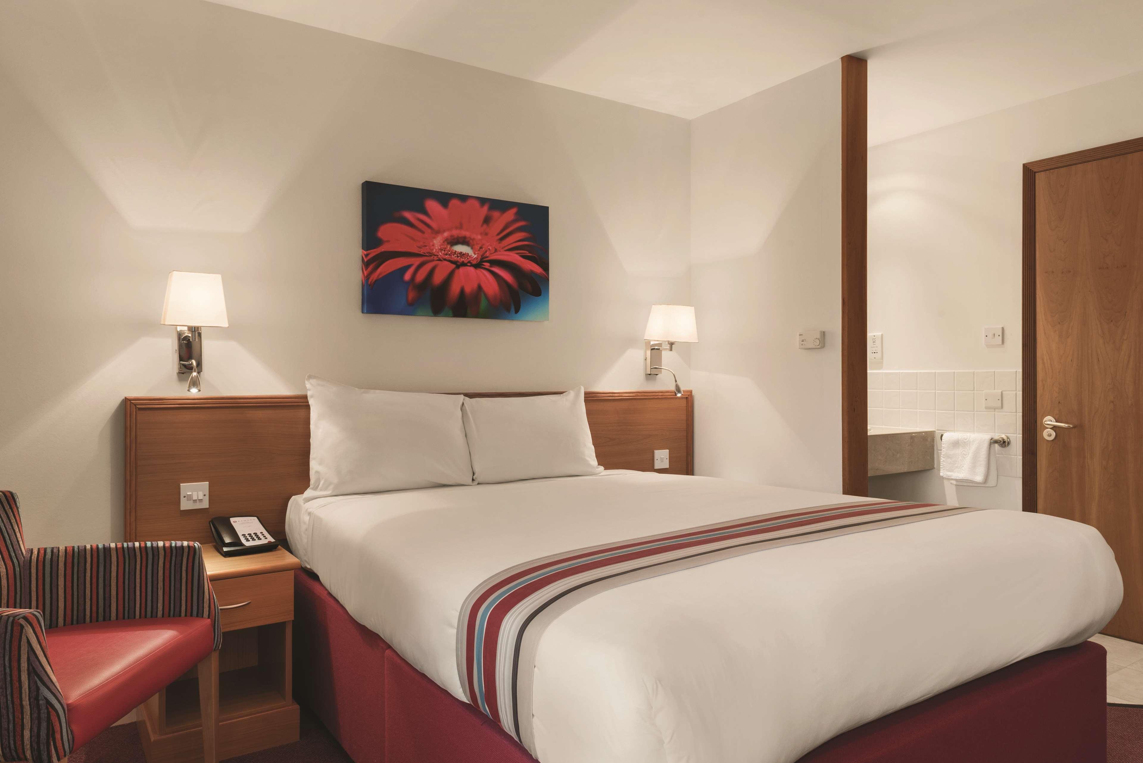 Ramada By Wyndham Cambridge Hotel Fen Drayton Luaran gambar