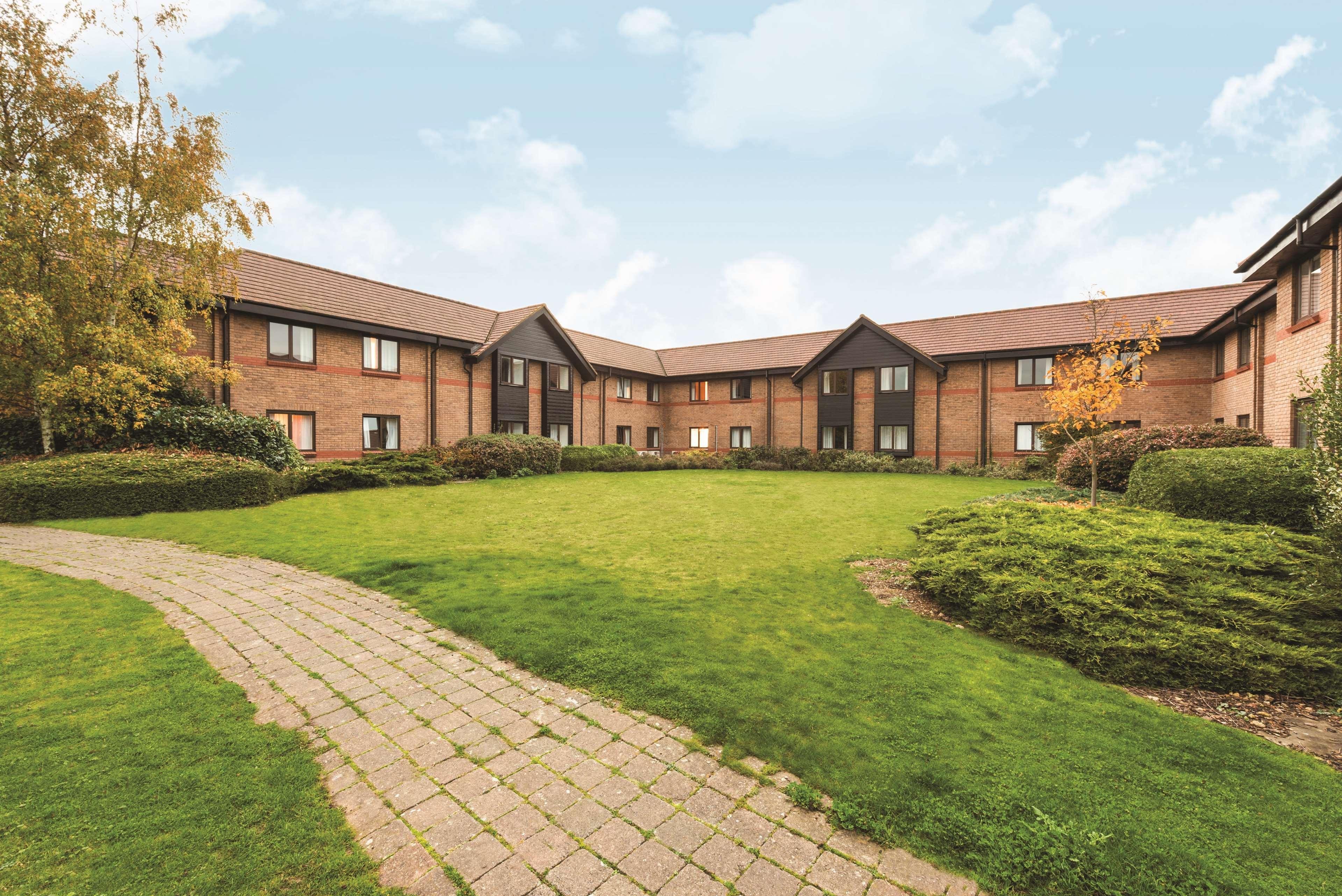 Ramada By Wyndham Cambridge Hotel Fen Drayton Luaran gambar