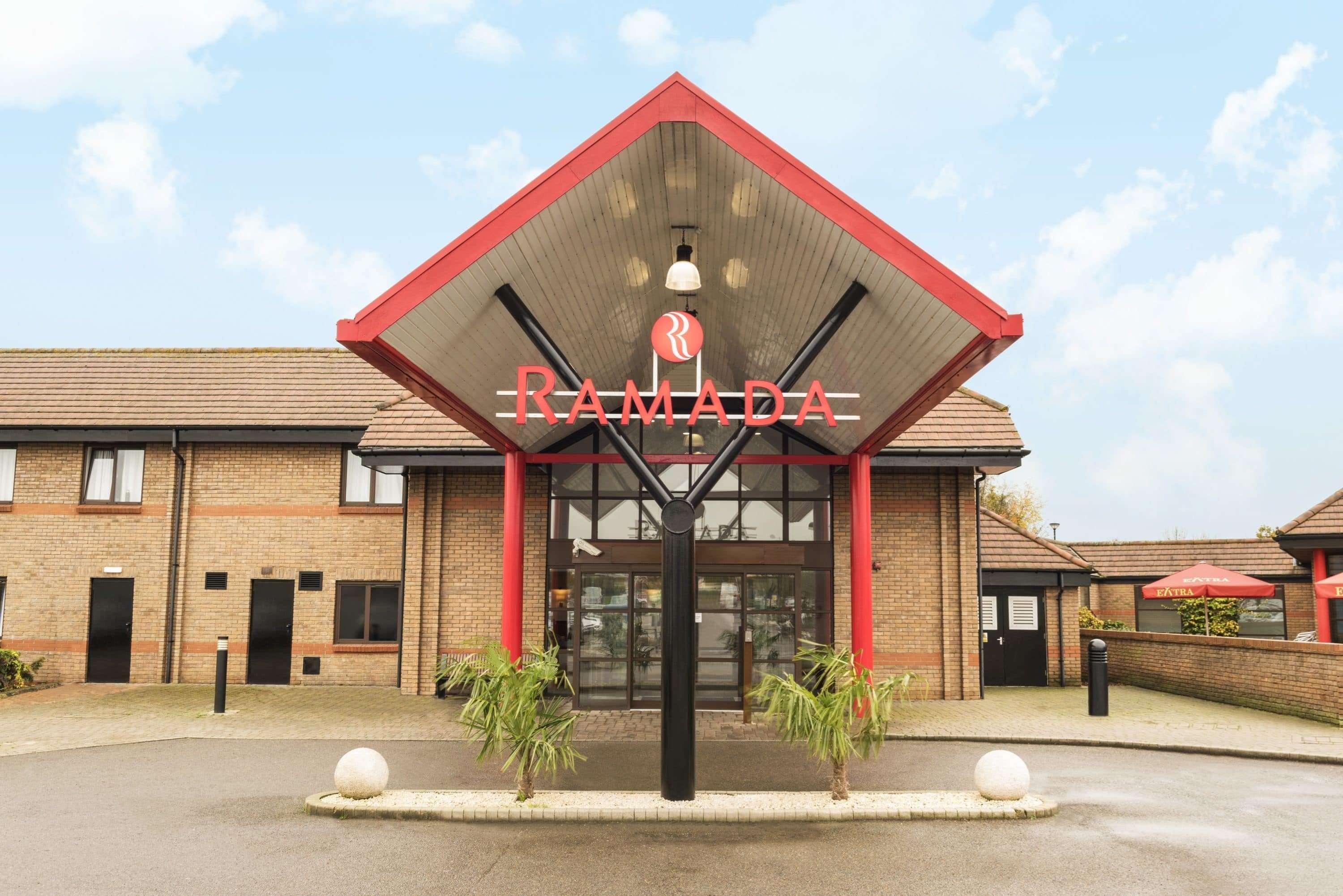 Ramada By Wyndham Cambridge Hotel Fen Drayton Luaran gambar